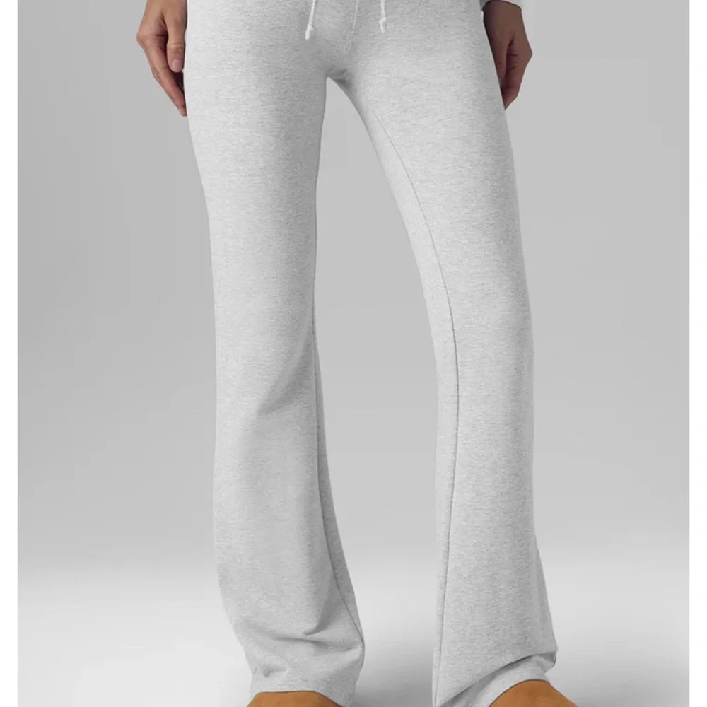 ALO Yoga Heather Gray Sweatpants - Picture 2 of 2